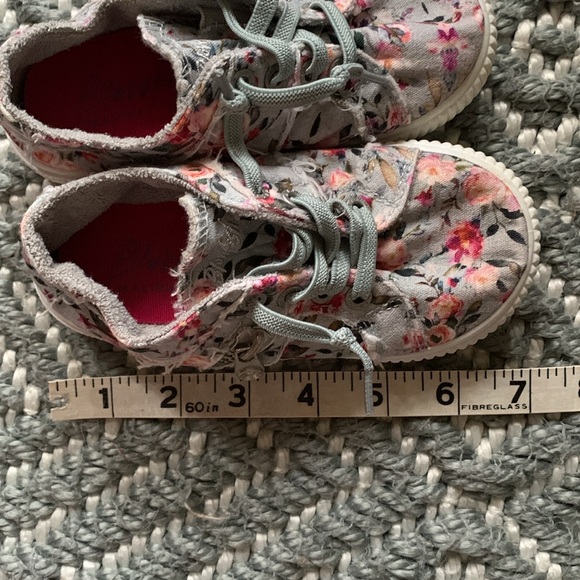 Blowfish Fruit T Toddler Girls Slip-On Shoes with Elastic Laces Size 10 - Picture 11 of 13